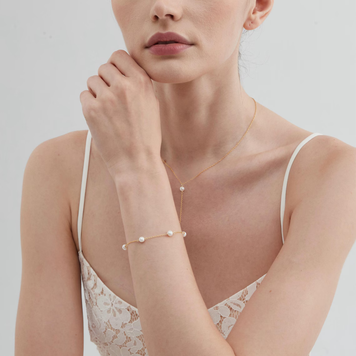 925 Ayar Gümüş Yuvarlak İnci Detaylı Zincir Bileklik